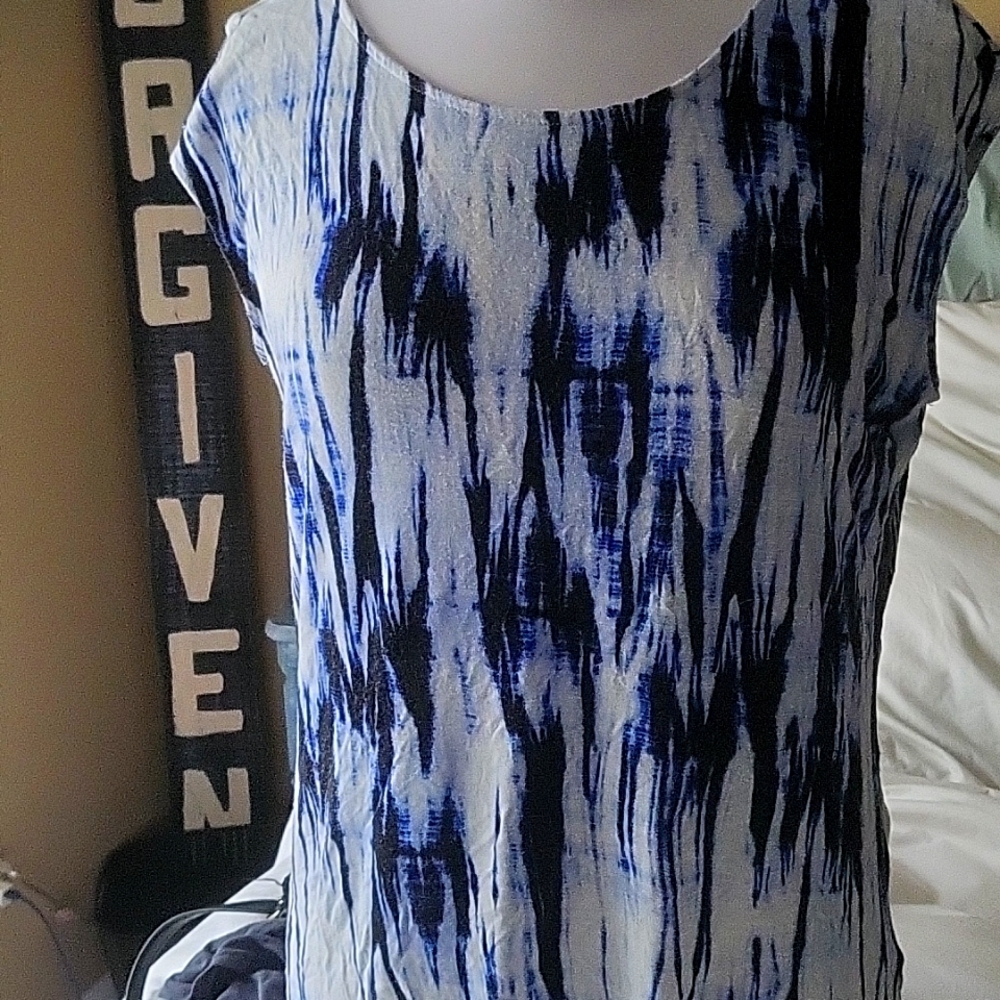 Short sleeve blouse with tye in back